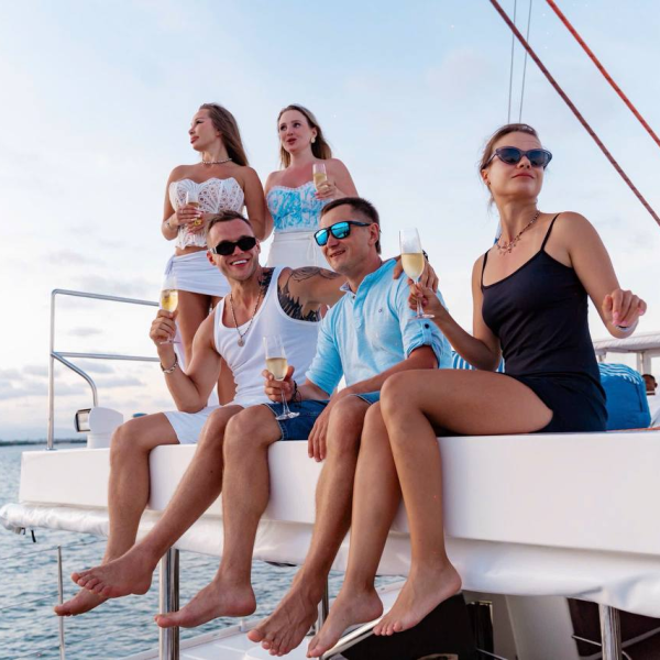 Вечерний круиз THEIA YACHTING — Нячанг