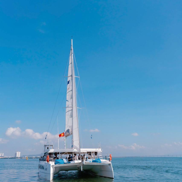 Вечерний круиз THEIA YACHTING — Нячанг